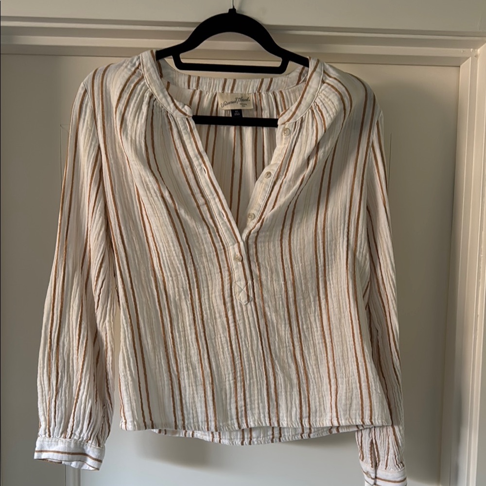 Universal Thread Tan and White Blouse
